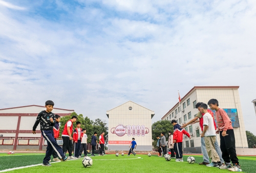 美育進(jìn)校園 藝術(shù)潤童心 ---衡陽幼兒師專志愿者服務(wù)隊(duì)赴衡南縣茶市聯(lián)合學(xué)校送教側(cè)記