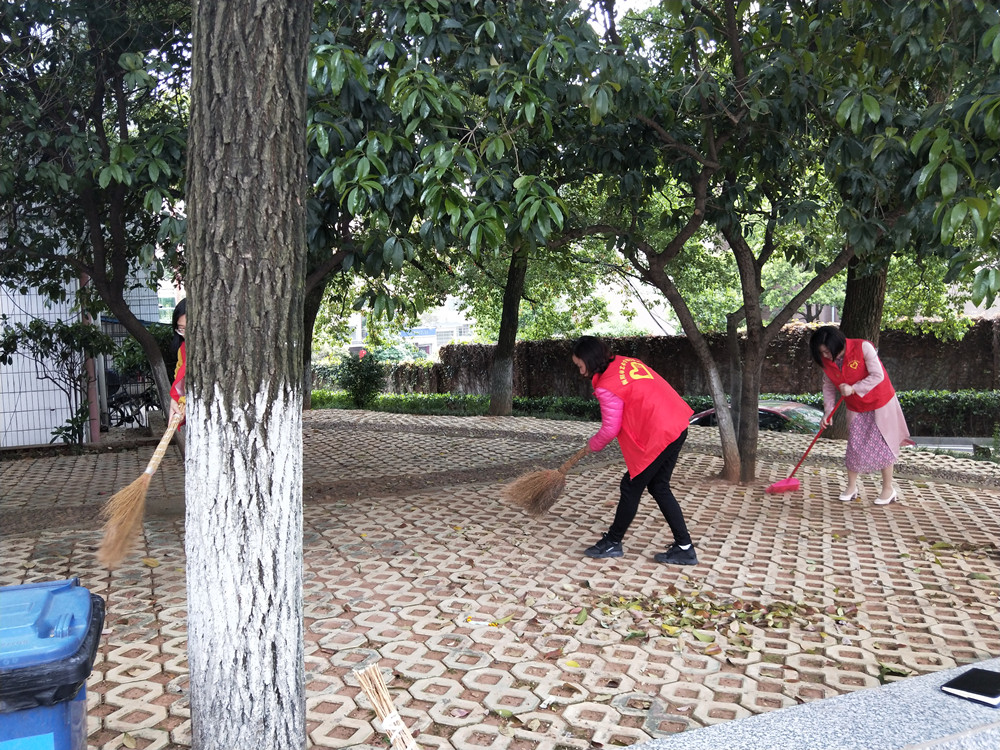 “弘揚(yáng)雷鋒精神 創(chuàng)建文明校園” ——附屬藝術(shù)中專黨總支第一黨支部開展學(xué)雷鋒主題黨日活動