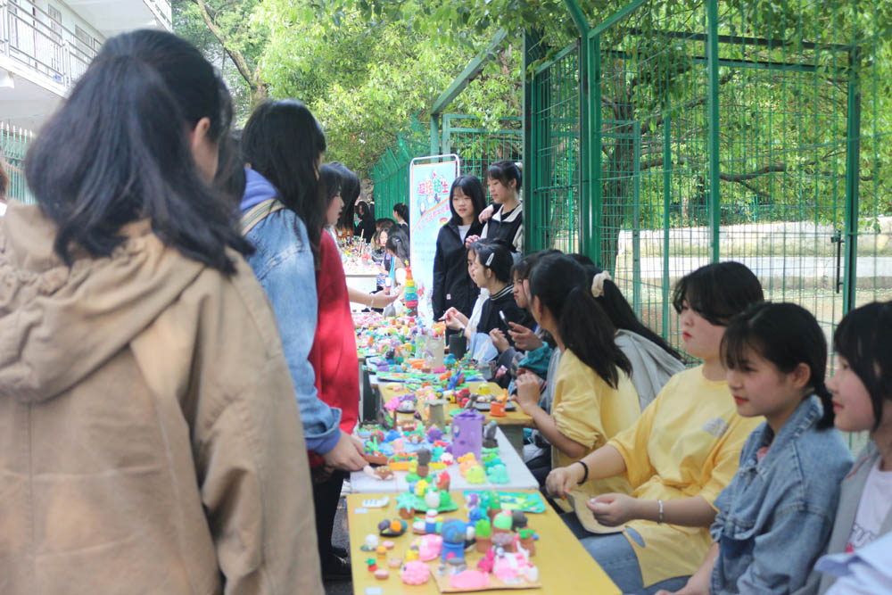 “黏土輕輕，手工相惜”——衡陽幼高專耒陽學院成功舉辦超輕黏土手工作品教學成果展