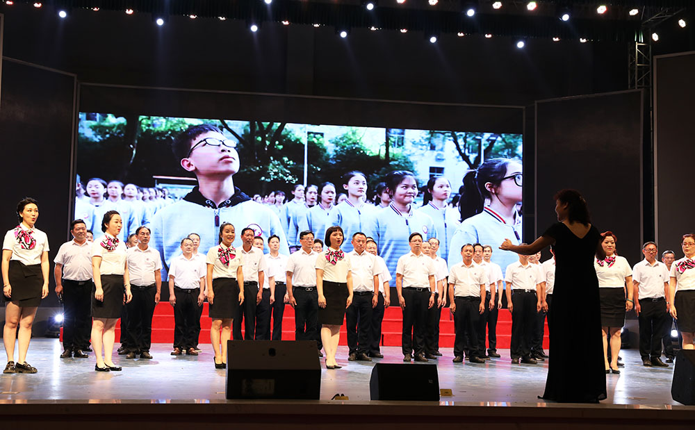 衡陽(yáng)幼兒師專舉行“夢(mèng)想啟航”文藝晚會(huì)慶祝第一次黨代會(huì)勝利召開(kāi)