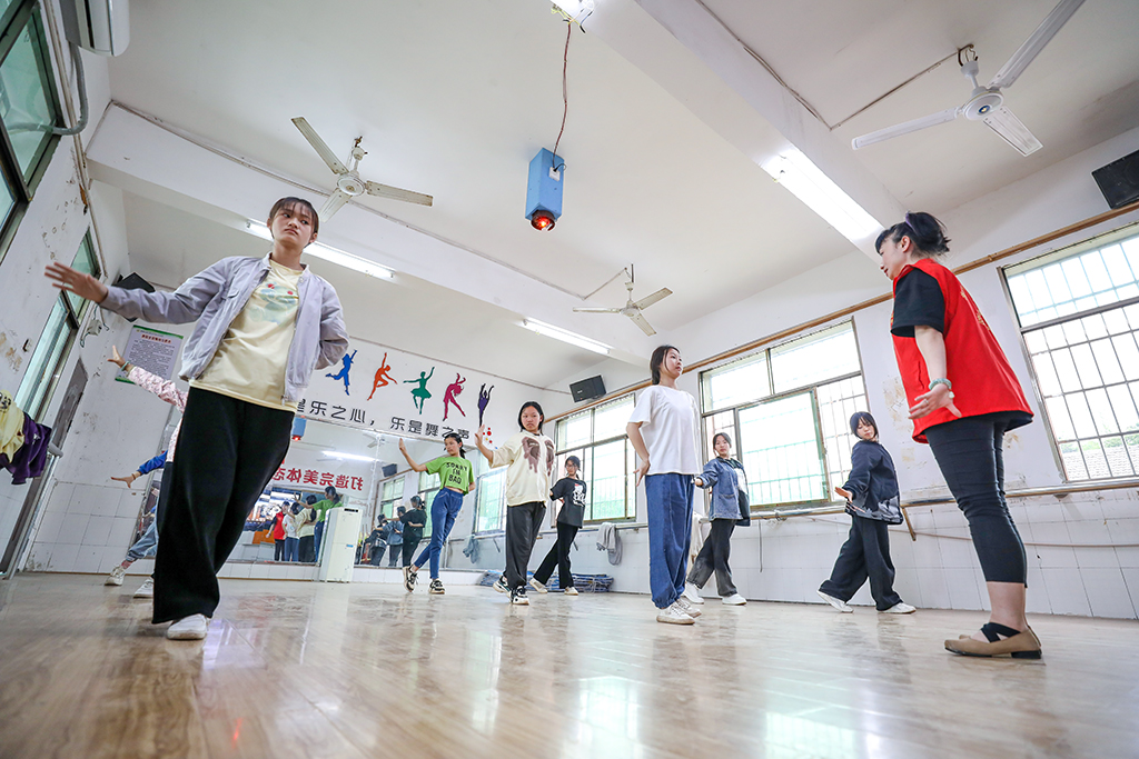 “藝”起成長，伴你同行 ——衡陽幼兒師專志愿者赴衡南縣松江聯(lián)合學校長嶺校區(qū)開展支教幫扶活動