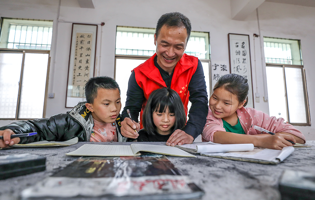 “藝”起成長，伴你同行 ——衡陽幼兒師專志愿者赴衡南縣松江聯(lián)合學校長嶺校區(qū)開展支教幫扶活動