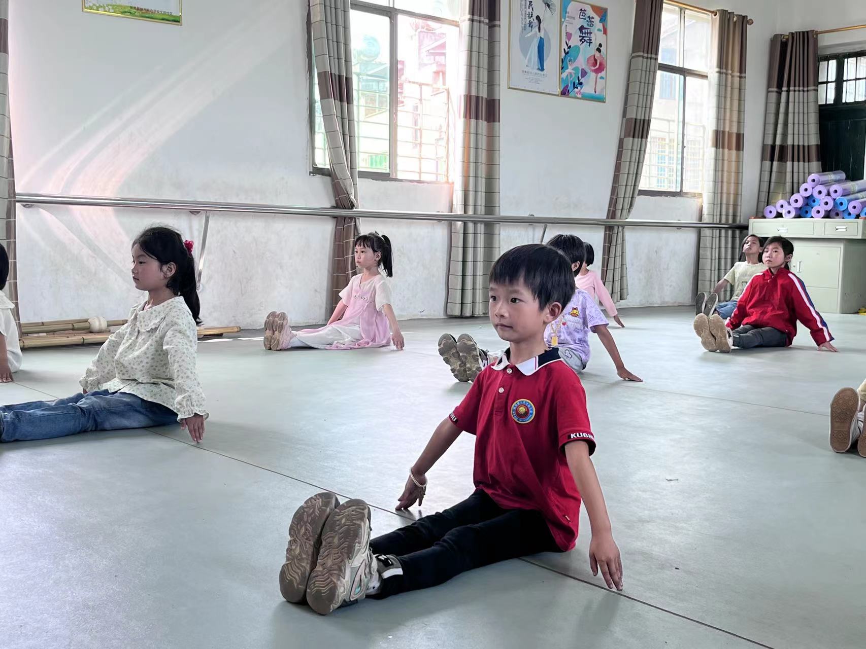 為了每一個(gè)孩子的美好童年 ——衡陽幼兒師專小學(xué)教育系赴衡南縣硫市小學(xué)開展留守兒童結(jié)對(duì)幫扶活動(dòng)